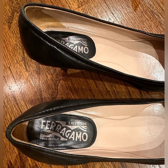 417. Ladies Salvatore Ferragamo Vintage Black Leather and Patent Horse Bit Shoes - Picture 13 of 16